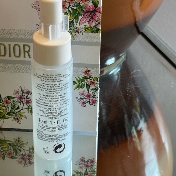 Shiseido Perfect Cleansing Oil Makeup Remover - Picture 5 of 5